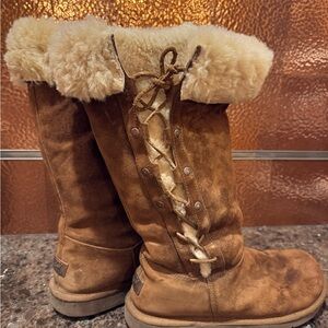 Vintage Ugg - Brown Shearling Lined Boots